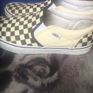 Checkerd vans